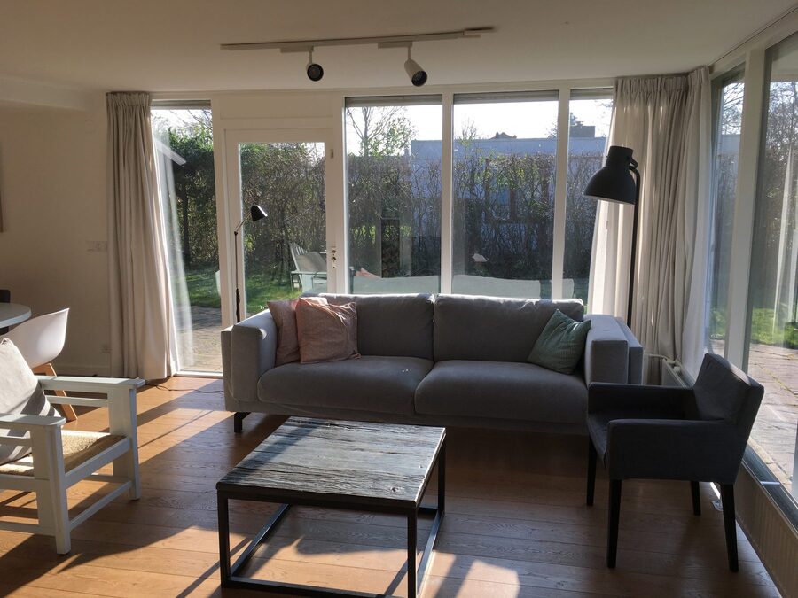 Geräumiges Wohnzimmer