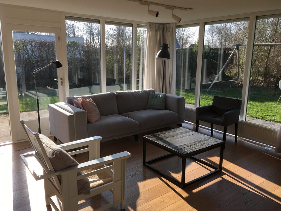 Geräumiges Wohnzimmer